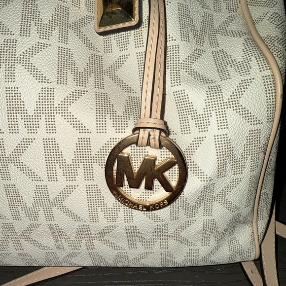 Michael Kors Grayson Vanilla Satchel - Picture 4 of 9